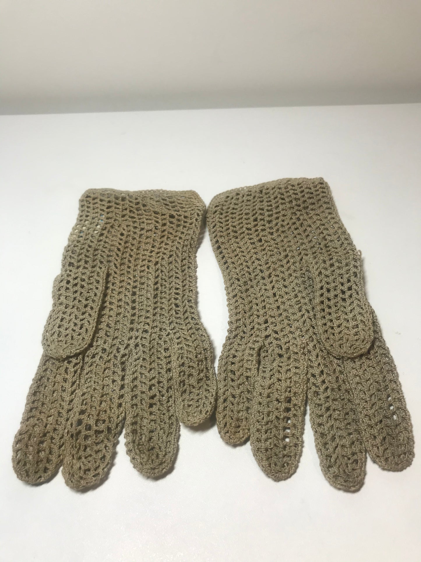 Vintage 1940s Falbala French Crochet Gloves (Sz M)