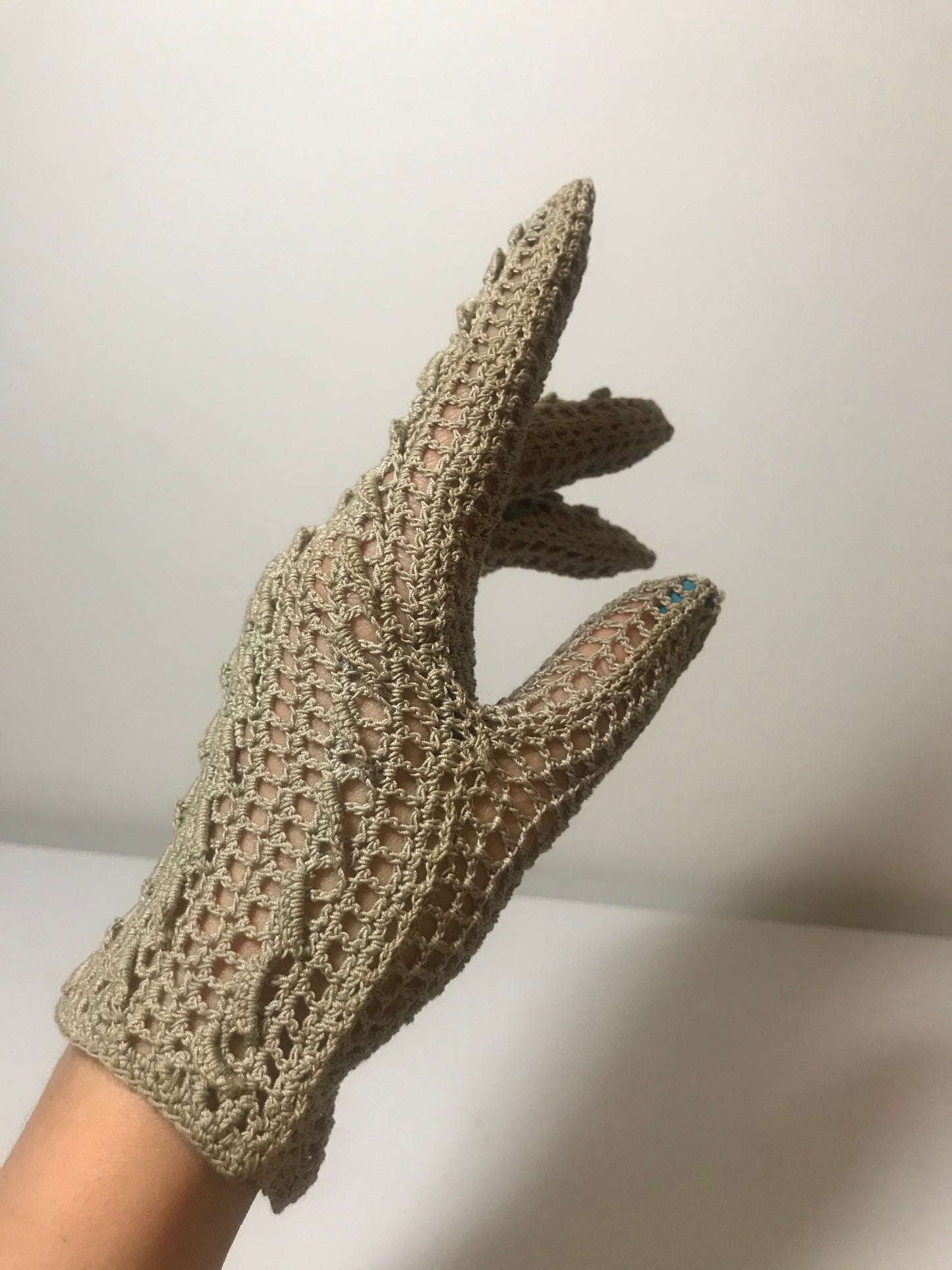 Vintage 1940s Falbala French Crochet Gloves (Sz M)