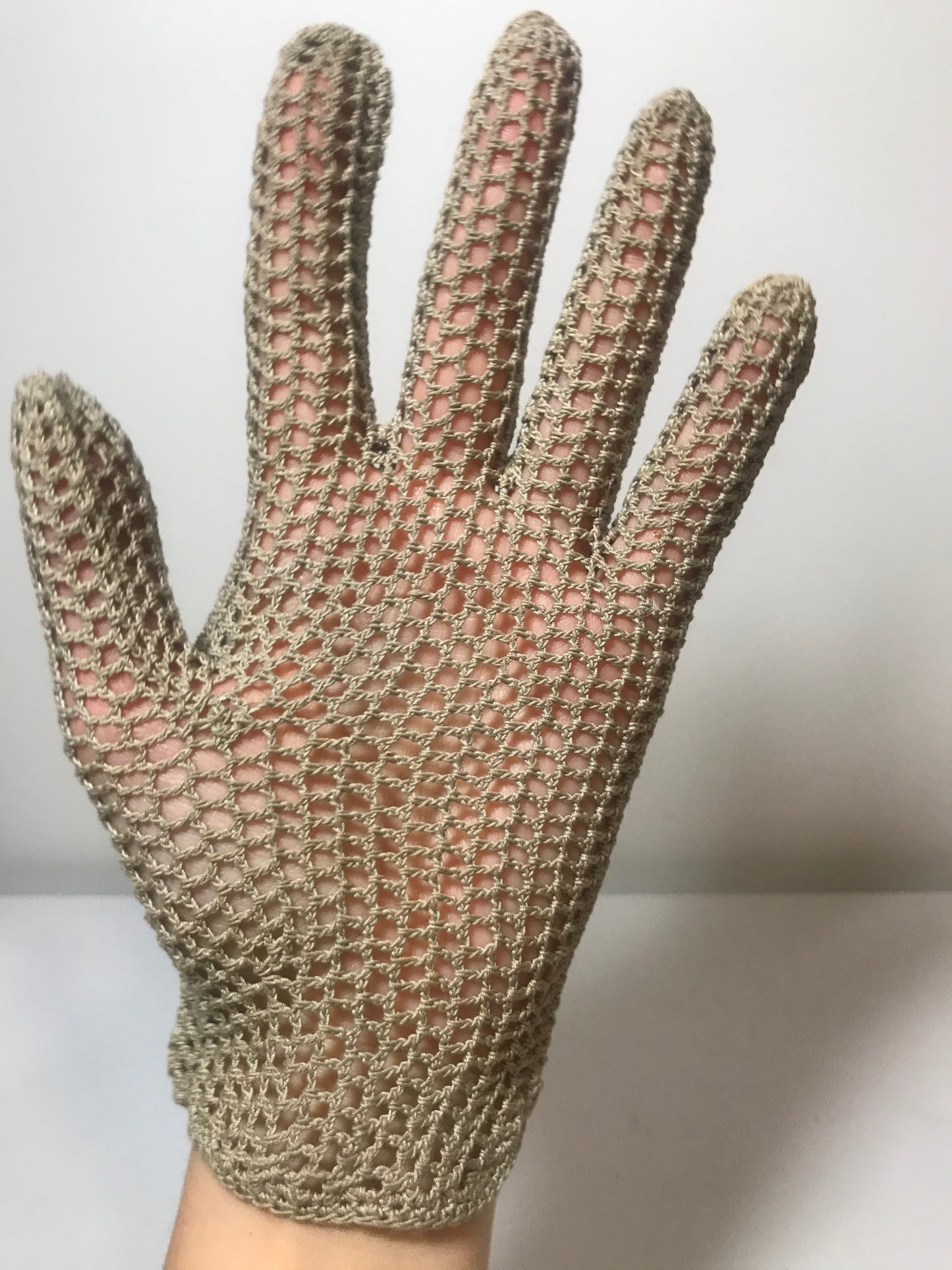 Vintage 1940s Falbala French Crochet Gloves (Sz M)