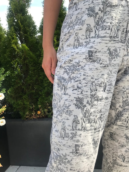 Vintage Wildlife Sportswear White and Black Toile Print Capri Pants (Size 5/6)